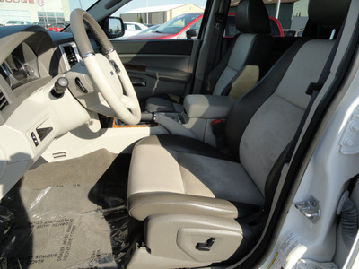 jeep grand cherokee 2010 white suv limited gasoline 8 cylinders 4 wheel drive 5 speed automatic 60915