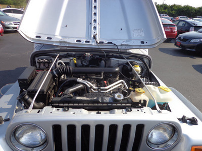 jeep wrangler 2004 silver suv x gasoline 6 cylinders 4 wheel drive automatic with overdrive 45342