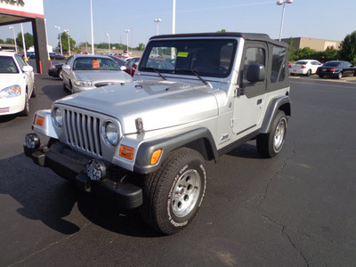 jeep wrangler 2004 silver suv x gasoline 6 cylinders 4 wheel drive automatic with overdrive 45342