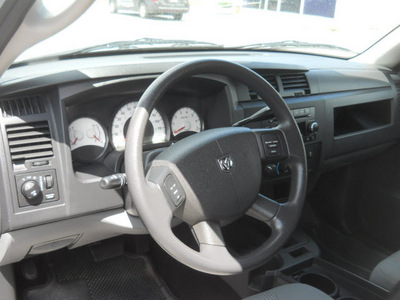 dodge dakota 2010 silver gasoline 6 cylinders 4 wheel drive 4 speed automatic 99212