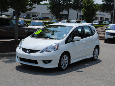honda fit 2010 white hatchback sport gasoline 4 cylinders front wheel drive automatic 27511