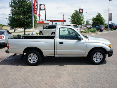 toyota tacoma 2004 silver pickup truck gasoline 4 cylinders rear wheel drive automatic with overdrive 76087