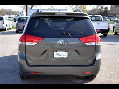 toyota sienna 2012 green van 2012 toyota sienna xle v6 8 passeng gasoline 6 cylinders front wheel drive 6 speed automatic 46219