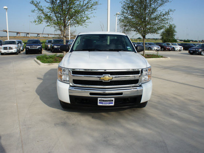 chevrolet silverado 1500 2009 white lt gasoline 8 cylinders 4 wheel drive automatic 76137