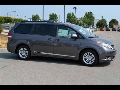 toyota sienna 2012 van 2012 toyota sienna xle v6 8 passeng gasoline 6 cylinders front wheel drive 6 speed automatic 46219