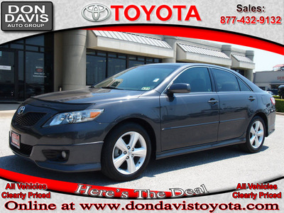 toyota camry 2011 gray sedan se gasoline 4 cylinders front wheel drive automatic 76011