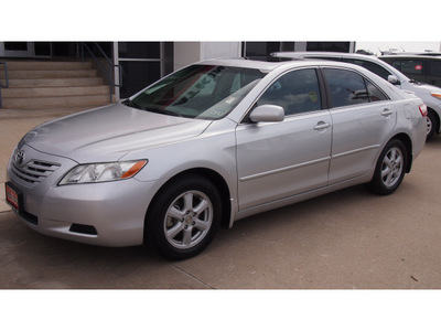 toyota camry 2009 silver sedan le gasoline 4 cylinders front wheel drive automatic with overdrive 77802