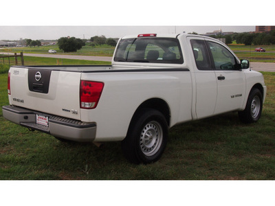 nissan titan 2009 white se ffv flex fuel 8 cylinders 2 wheel drive automatic with overdrive 77802