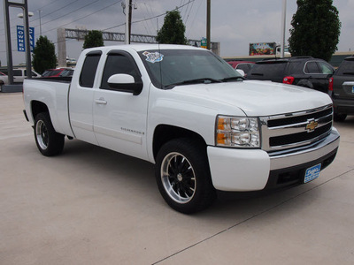 chevrolet silverado 1500 2008 white pickup truck texas edition gasoline 8 cylinders 2 wheel drive automatic 77304