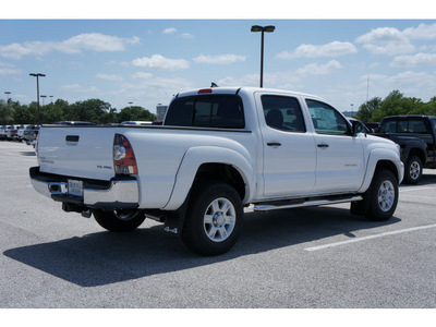 toyota tacoma 2012 white v6 gasoline 6 cylinders 4 wheel drive automatic 77074