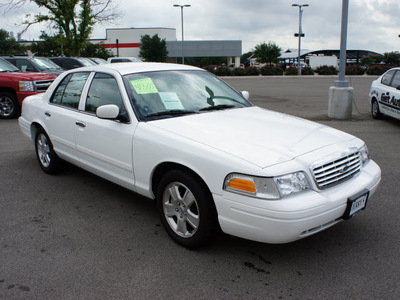 ford crown victoria 2011 white sedan lx flex fuel 8 cylinders rear wheel drive automatic with overdrive 76087