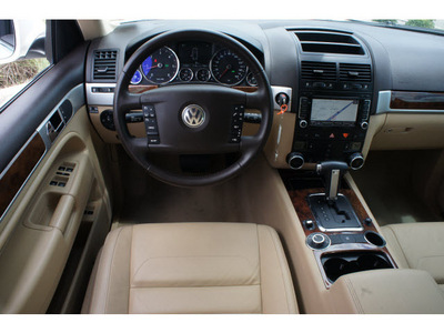 volkswagen touareg 2 2009 white suv v6 tdi diesel 6 cylinders all whee drive automatic 78006