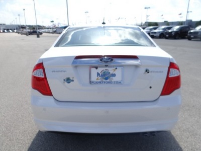 ford fusion hybrid 2010 white sedan hybrid 4 cylinders front wheel drive cont  variable trans  77388