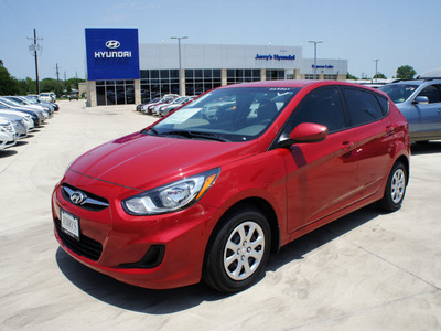 hyundai accent 2012 boston red hatchback gs gasoline 4 cylinders front wheel drive automatic 76087