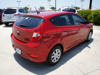 hyundai accent 2012 boston red hatchback gs gasoline 4 cylinders front wheel drive automatic 76087