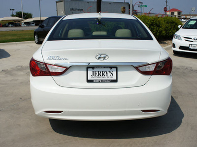 hyundai sonata 2011 white sedan gasoline 4 cylinders front wheel drive automatic 76087