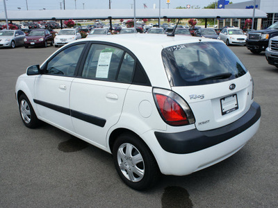 kia rio5 2009 white hatchback lx gasoline 4 cylinders front wheel drive automatic with overdrive 76087