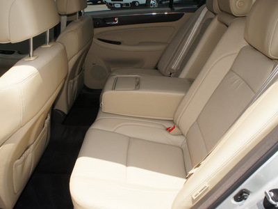 hyundai genesis 2011 silver sedan 3 8l v6 gasoline 6 cylinders rear wheel drive shiftable automatic 76087
