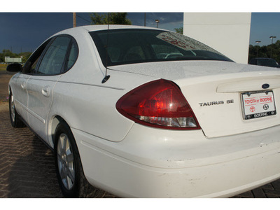 ford taurus 2005 white sedan se gasoline 6 cylinders front wheel drive automatic 78006