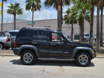 jeep liberty 2005 black suv renegade gasoline 6 cylinders rear wheel drive automatic 78521