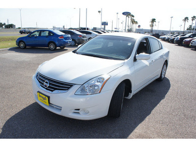 nissan altima 2010 white sedan 2 5 gasoline 4 cylinders front wheel drive automatic 78572