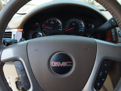 gmc yukon xl 2009 white suv slt 1500 flex fuel 8 cylinders 2 wheel drive automatic 77521