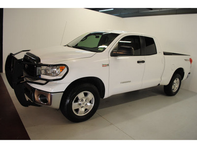 toyota tundra 2007 white sr5 gasoline 8 cylinders 4 wheel drive automatic 77025