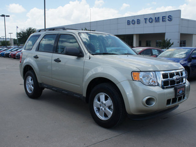 ford escape 2012 gold suv fwd 4dr xls gasoline 4 cylinders front wheel drive not specified 75070