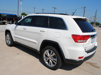 jeep grand cherokee 2012 white suv laredo gasoline 6 cylinders 2 wheel drive automatic 76011