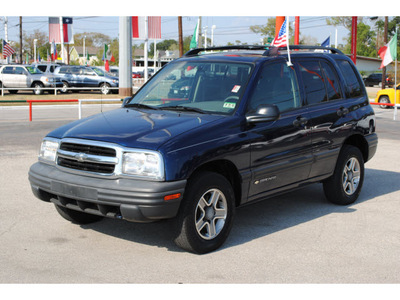 chevrolet tracker 2003 dk  blue suv gasoline 4 cylinders 4 wheel drive automatic with overdrive 77008
