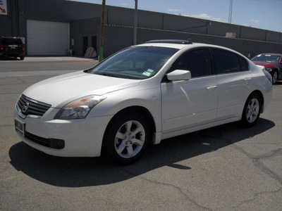 nissan altima 2007 white sedan gasoline 4 cylinders front wheel drive automatic 79925
