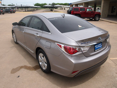 hyundai sonata hybrid 2012 silver sedan blue hybrid 4 cylinders front wheel drive 6 speed automatic 76049