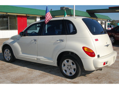 chrysler pt cruiser 2004 white wagon gasoline 4 cylinders front wheel drive automatic 77504