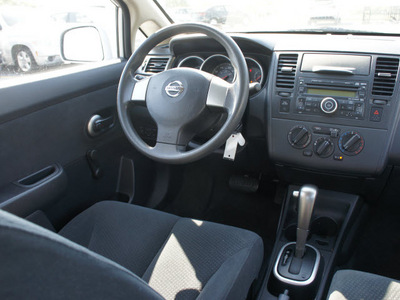 nissan versa 2011 silver sedan gasoline 4 cylinders front wheel drive automatic 19153