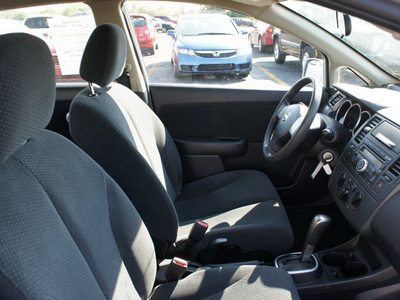 nissan versa 2011 silver sedan gasoline 4 cylinders front wheel drive automatic 19153