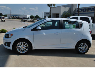 chevrolet sonic 2012 white hatchback lt gasoline 4 cylinders front wheel drive automatic 78155