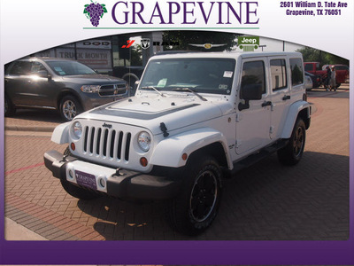 jeep wrangler unlimited 2012 white suv sahara gasoline 6 cylinders 4 wheel drive 6 speed manual 76051