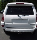 toyota 4runner 2005 white suv limited 6 cylinders automatic 06019