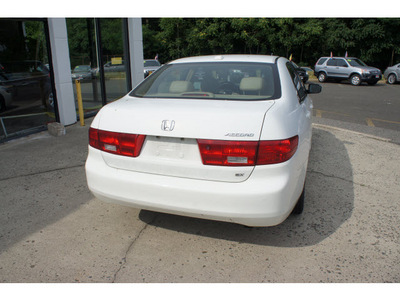 honda accord 2005 white sedan ex w leather gasoline 4 cylinders front wheel drive automatic 07724