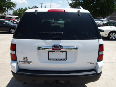 ford explorer 2007 white suv xlt gasoline 6 cylinders rear wheel drive automatic with overdrive 76011