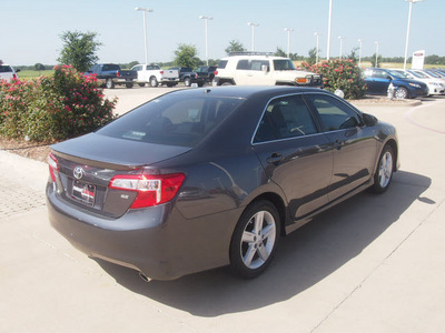 toyota camry 2012 gray sedan se gasoline 4 cylinders front wheel drive automatic 76049