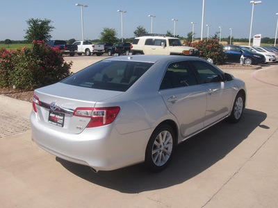 toyota camry hybrid 2012 silver sedan xle hybrid 4 cylinders front wheel drive automatic 76049