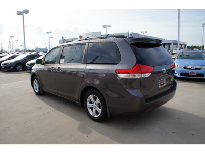toyota sienna 2012 dk  gray van le 8 passenger gasoline 6 cylinders front wheel drive automatic 77469