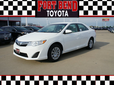 toyota camry 2012 white sedan le gasoline 4 cylinders front wheel drive automatic 77469