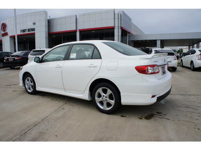 toyota corolla 2012 white sedan s gasoline 4 cylinders front wheel drive automatic 77469