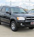 toyota sequoia 2005 black suv sr5 gasoline 8 cylinders rear wheel drive automatic with overdrive 77469