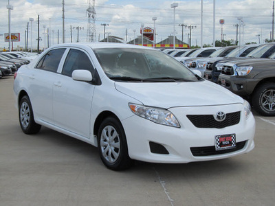 toyota corolla 2010 white sedan le gasoline 4 cylinders front wheel drive automatic with overdrive 77469