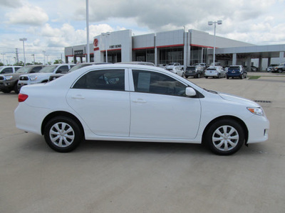 toyota corolla 2010 white sedan le gasoline 4 cylinders front wheel drive automatic with overdrive 77469