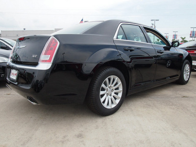 chrysler 300 2012 gloss black sedan gasoline 6 cylinders rear wheel drive automatic 77521