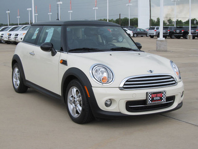 mini cooper 2012 off white hatchback gasoline 4 cylinders front wheel drive shiftable automatic 77469